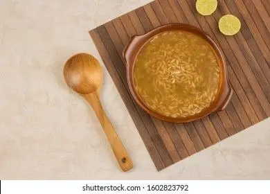 23. شوربة لسان عصفور